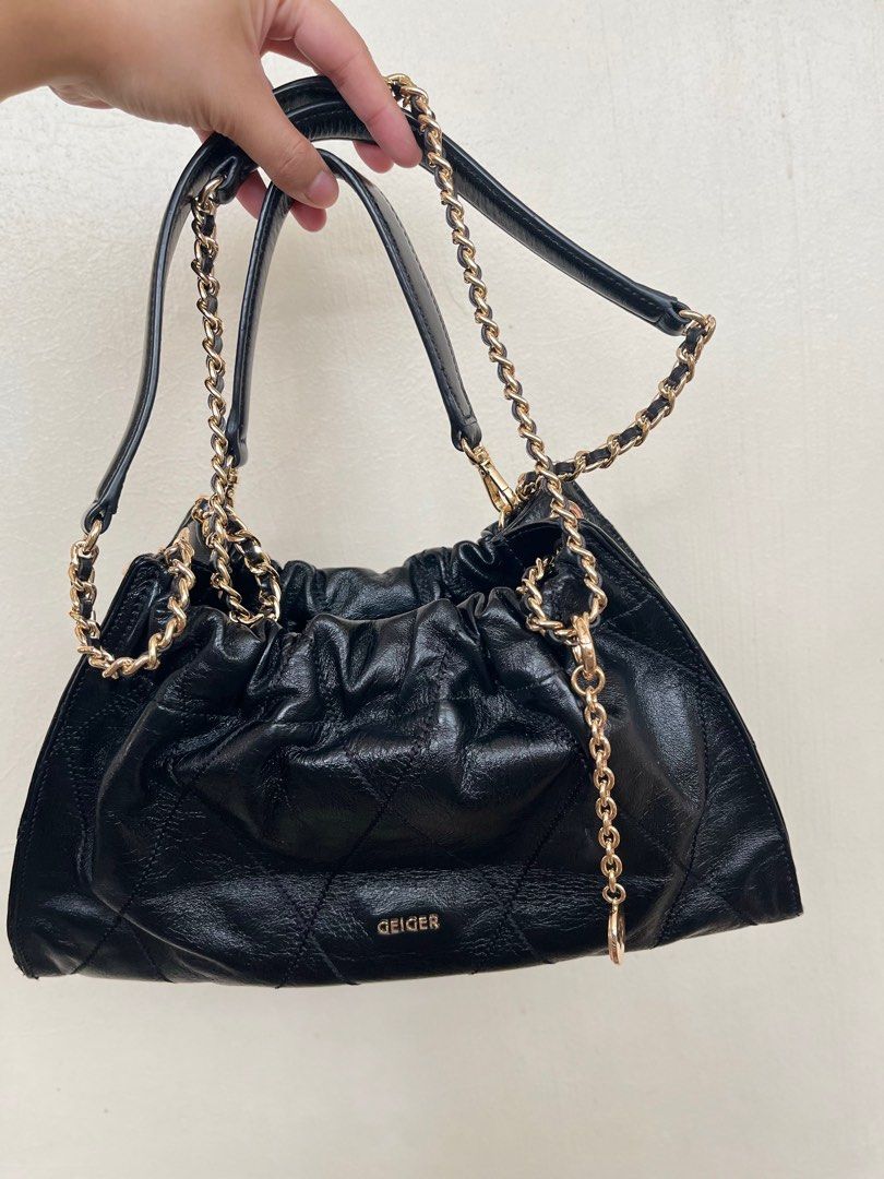 Geiger three-way black bag (Category: Luxury Bags & Wallets) located in Bulacan. Submitted by nyawnyaww (Listing ID 1413287636, Image 1). Description: 3-way: can be hand bag, shoulder bag and crossbody bag. Like new!!! Para syang chanelinggg. Rfs: hindi sya para sakin na buong bahay ay dala pag umaalis hahahaah.
