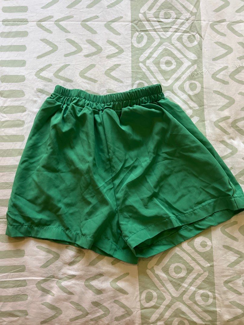 Green Top & Bottom Set (Category: Sets or Coordinates) located in Manila. Submitted by abmrc (Listing ID 1413329661, Image 2). Description: .