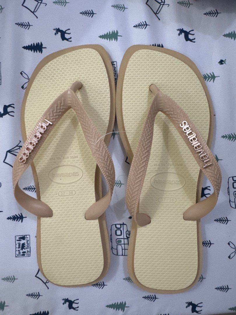 Havaianas Top Beige Flip-Flops (Category: Slippers and slides) located in Manila. Submitted by janelica220598 (Listing ID 1413432377, Image 1). Description: - Genuine Havaianas flip-flops - Beige color - Size: 37-38 - Features Havaianas logo - Textured soles for grip - Includes original packaging - Perfect for everyday use.
