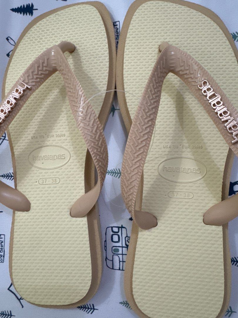 Havaianas Top Beige Flip-Flops (Category: Slippers and slides) located in Manila. Submitted by janelica220598 (Listing ID 1413432377, Image 2). Description: - Genuine Havaianas flip-flops - Beige color - Size: 37-38 - Features Havaianas logo - Textured soles for grip - Includes original packaging - Perfect for everyday use.