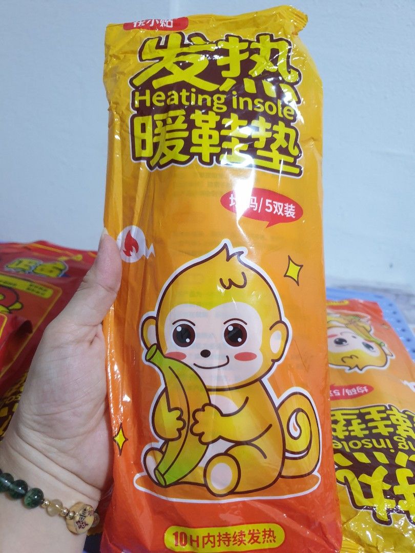 Heating patch & insole (Category: Foot Care) located in Singapore. Submitted by simone_cat (Listing ID 1413299141, Image 3). Description: - Keep your body & feet warm for up to 10 hours! - Easy to use: Simply stick it to your clothing or place it in your shoe. - Brand new & still seal in bag - Ideal for cold weather and outdoor activities..