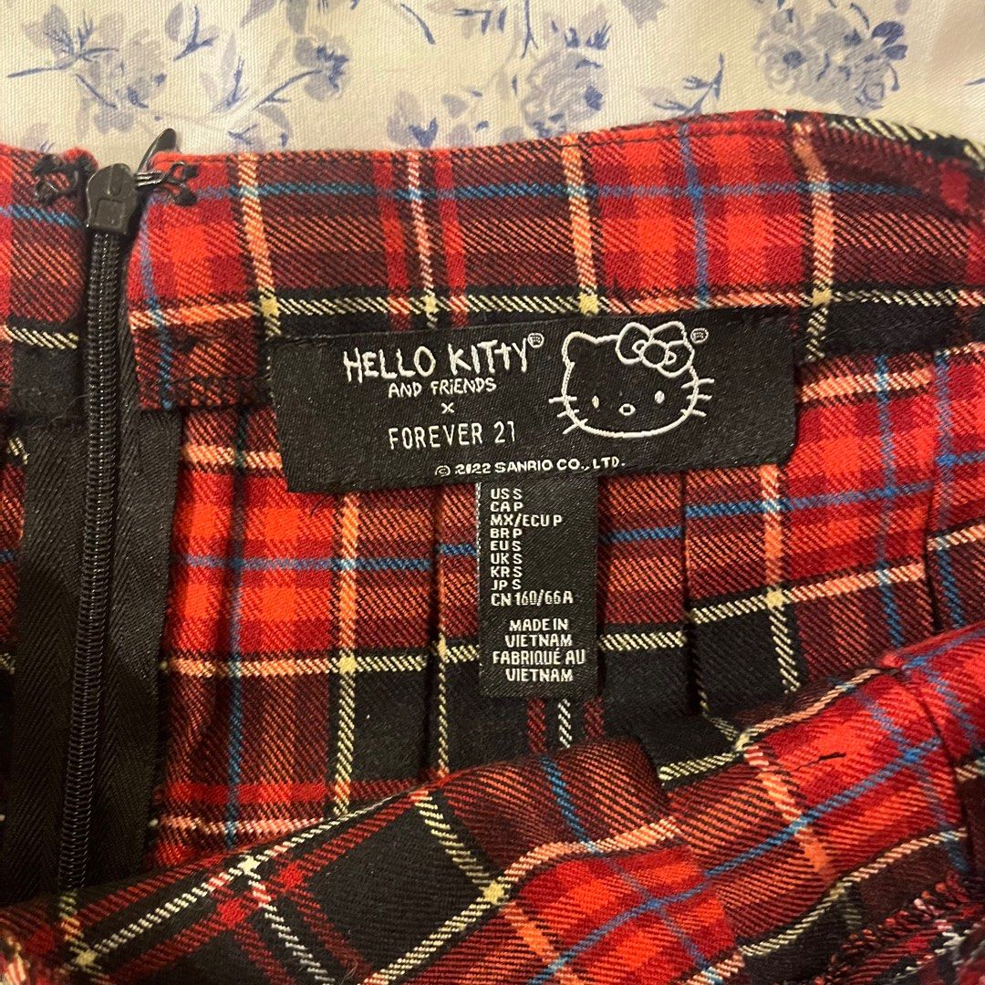 Hello Kitty x Forever 21 Plaid Skirt (Category: Skirts) located in Quezon City. Submitted by matchaprincess33 (Listing ID 1413413547, Image 2). Description: - Never Used! - Kitty x Forever 21 Collaboration - Red and black plaid pleated skirt - Features two black straps with Kitty buckles - Size: US S very cute! y2k .