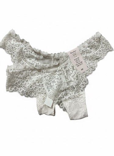H&M low rise white underwear 2 pcs (Category: Undergarments & Loungewear) located in Mandaue City. Submitted by danielle___cebu (Listing ID 1413237421, Image 1). Description: .