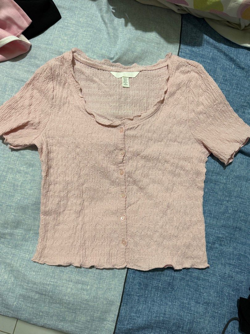 H&M Pink Textured Crop Top (Category: Sleeveless) located in Manila. Submitted by itswayne (Listing ID 1413278756, Image 1). Description: - H&M crop top - Size: XS - Color: Light pink - Features: Textured design, button-down front, ruffled neckline - Sleeves: Short - Style: Crop top - rfs: doesn’t fit me T_T - used once only, gifted .