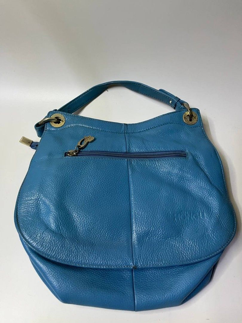 SHOULDER BAG (Category: Luxury Bags & Wallets) located in Quezon City. Submitted by alternativefinds (Listing ID 1413277150, Image 2). Description: FOR SALE Authentic Hongu luxury handbag (China). Beautiful blue hobo bag with cream flap detail, soft leather, and a roomy interior. Gently used and very stylish. PRICE:1199 LOC COMMONWEALTH QC DM TO PURCHASE AND FOR MORE DETAILS ISSUE INDICATED IN PICTURE.