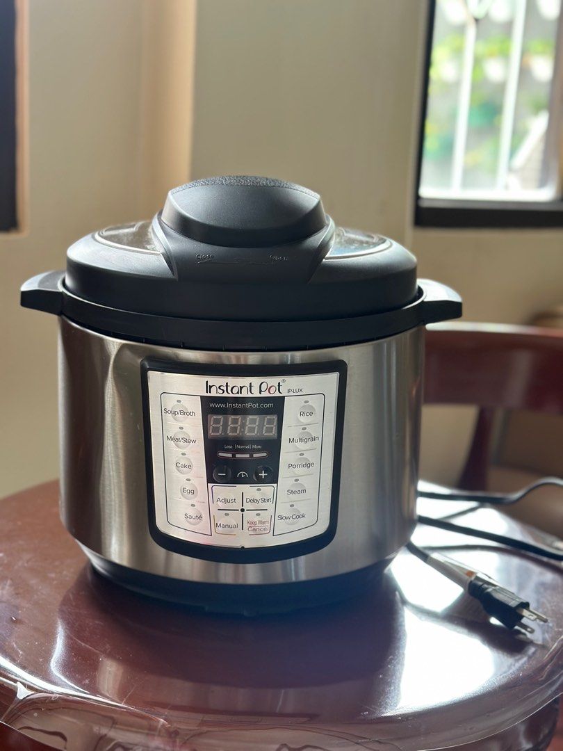 INSTANT POT 6-in-1 Multi-Use Programmable Pressure Cooker (Category: Cookers) located in Makati City. Submitted by gracienwqjd (Listing ID 1413264571, Image 2). Description: 🇨🇦 From Canada 🛒 Item is currently at Cabanatuan, Nueva Ecija 📹 Item videos available Meet Up: Cabanatuan or NCR Delivery: LBC or J&T Express .