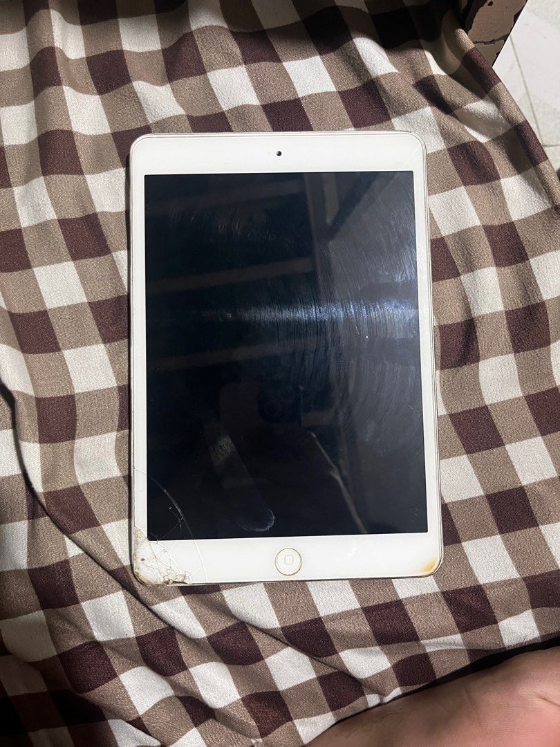 Ipad Mini 1 (Category: iPad) located in Quezon City. Submitted by whayne290 (Listing ID 1413246705, Image 1). Description: Ipad Mini 1 16 GB RFS: limited features and not using at all.