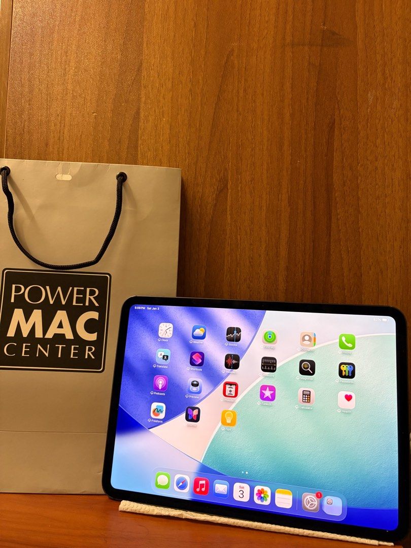iPad Pro M4 (Category: iPad) located in San Carlos. Submitted by marco1199 (Listing ID 1413347125, Image 2). Description: iPad Pro M4 11” WiFi 256gb 91% Battery Health Unit w/ Paper-like film installed + flip cover case + Type C charger May 1 dent lang Open for COD .