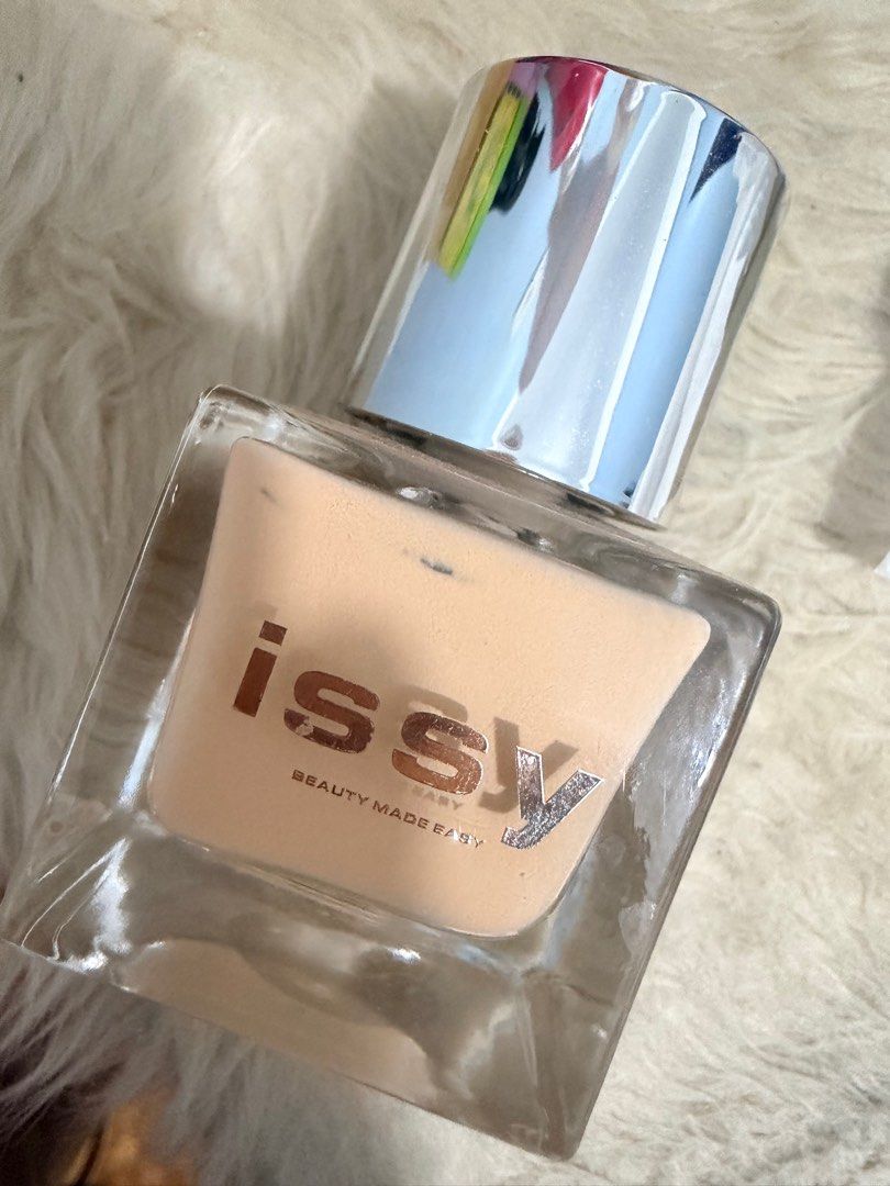 Issy Active Foundation (Category: Makeup) located in Taguig. Submitted by ellasee (Listing ID 1413265328, Image 2). Description: Yf 1.5 fair light warm pwede sa nc15-nc20 Ręáśöń for śëłłınġ: - work from home Natural Look: Creates a fresh, healthy-looking complexion. Lightweight: Doesn’t feel heavy, perfect for daily use. Skincare Benefits: Contains hydrating ingredients like hyaluronic acid. Good for Humidity: Resists sweat and works well in hot 
