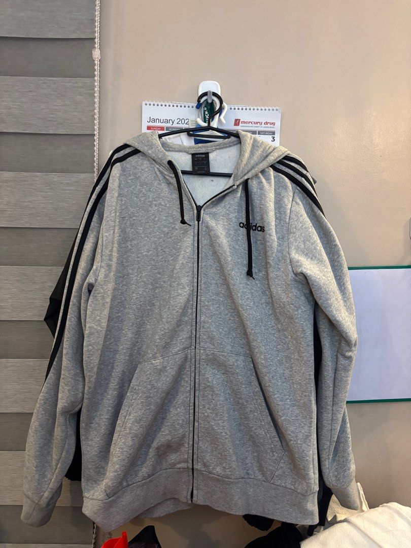 Jackets and Hoodies (Category: Hoodies) located in Manila. Submitted by coolwinddd (Listing ID 1413385680, Image 2). Description: Php 250 each item Size - large to xl Take all for 2500 php.