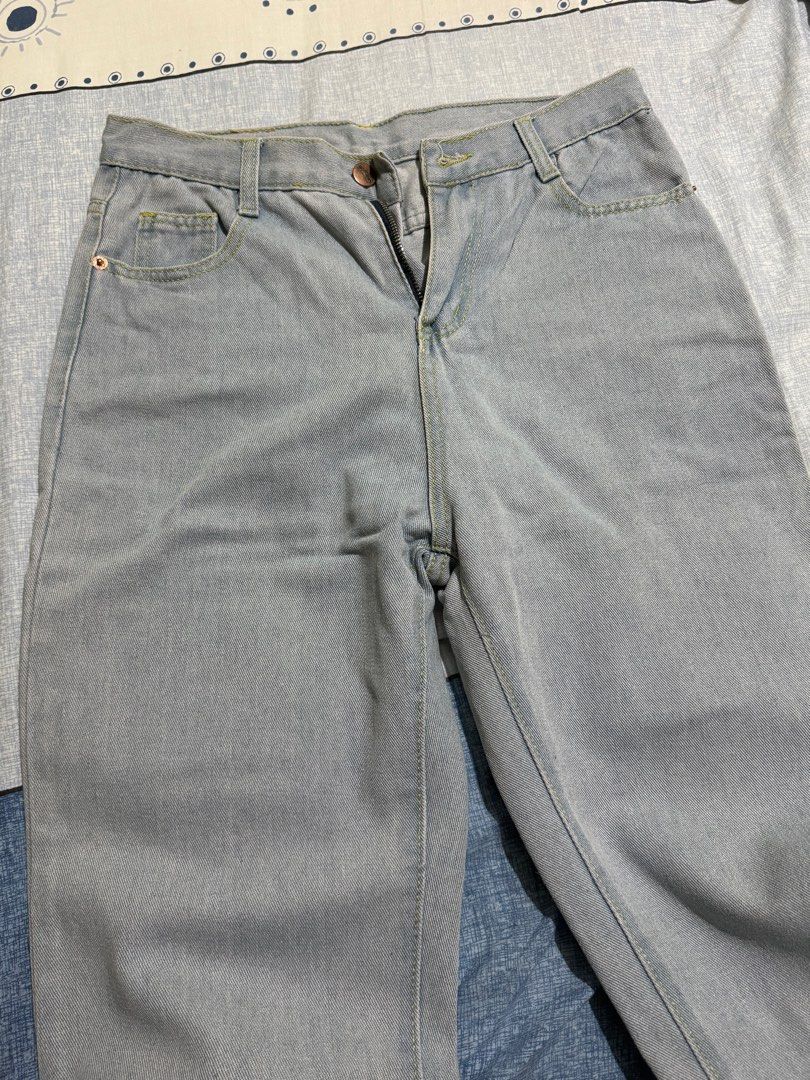 JAG Mom Jeans (Category: Jeans) located in Manila. Submitted by itswayne (Listing ID 1413313763, Image 2). Description: - Light blue in real life - Size 28 - has a nice straight leg cut - rfs: declutter (i have so many jeans 🥲).