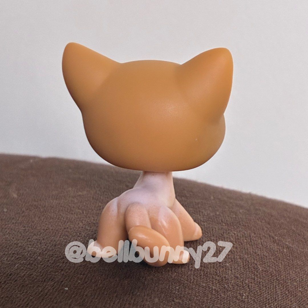 LPS Shorthair Cat - #72 (Category: Figurines & Statues) located in Manila. Submitted by bellbunny27 (Listing ID 1413318207, Image 3). Description: LPS Shorthair Cat - #72 LAO for her. Either trades or prices are accepted as offers. GUARANTEED AUTHENTIC✅ • She is very clean and almost has no flaws at all. • Her only flaw is the little chip near her mouth which is easily fixable. I just currently have no paint for her Important note: I ONLY do deli