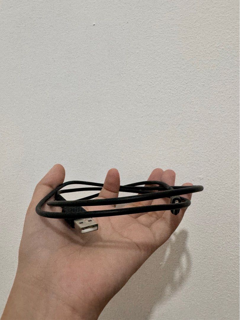 Marshall Major IV (Category: Headphones & Headsets) located in Cainta. Submitted by hephepeli (Listing ID 1413291593, Image 2). Description: - Black Marshall Major IV Bluetooth headphones - Includes original box - USB-C charging cable included - 3.5mm audio cable included - Carrying case included - 80+ hours of wireless playtime - Wireless charging enabled - leather’s wearing off.