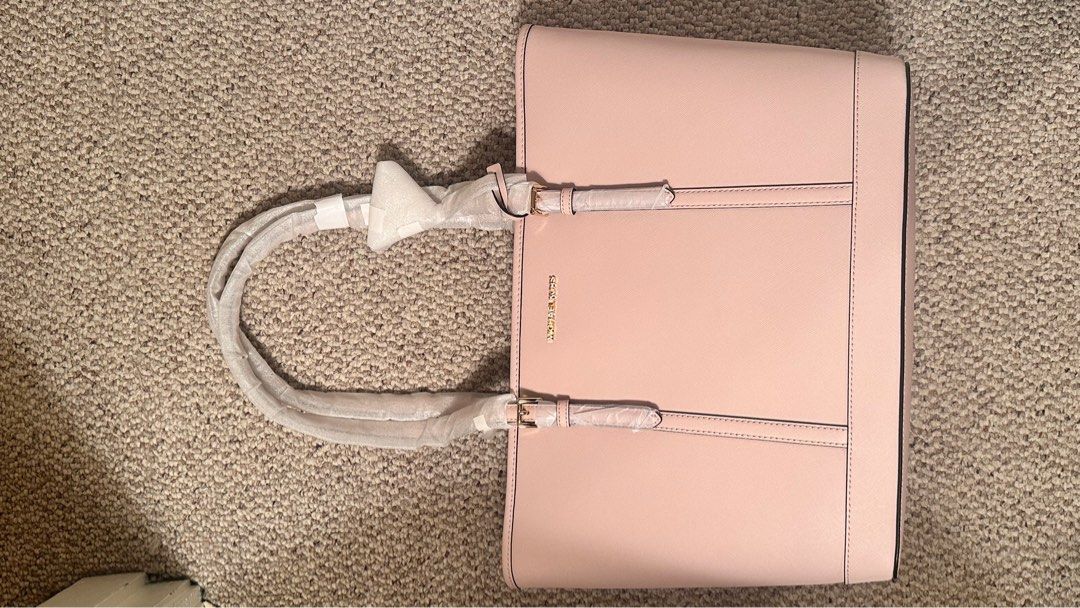 Pink travel tote bag (Category: Tote Bags) located in Quezon City. Submitted by siasmittens (Listing ID 1413433483, Image 3). Description: - Michael Kors Jet Set Travel tote bag - Color: Powder Blush - Size: LARGE kasya laptop - Michael Kors logo on the front (nakabalot sa pic) I got this gift from my mom this christmas! Does not come with the original box last price na po sorii Rsf: too big for meee 2400 na lang if bibilin with backpack.