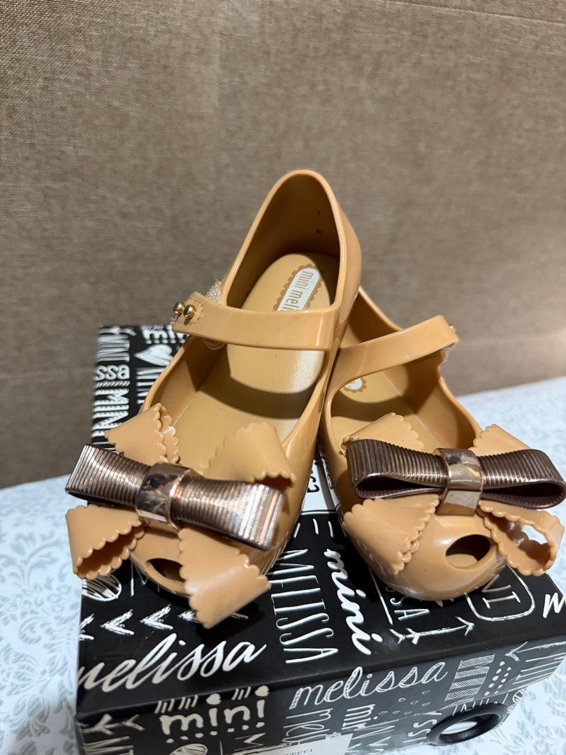 Mini Melissa Ultragirl Sweet I Beige (Category: Babies & Kids Fashion) located in Makati City. Submitted by rhen00 (Listing ID 1413247578, Image 1). Description: - Mini Melissa Ultragirl Sweet I - Color: Beige - Size: USA 6 - Adorable bow detail - Comes with original box - Made in Brazil.