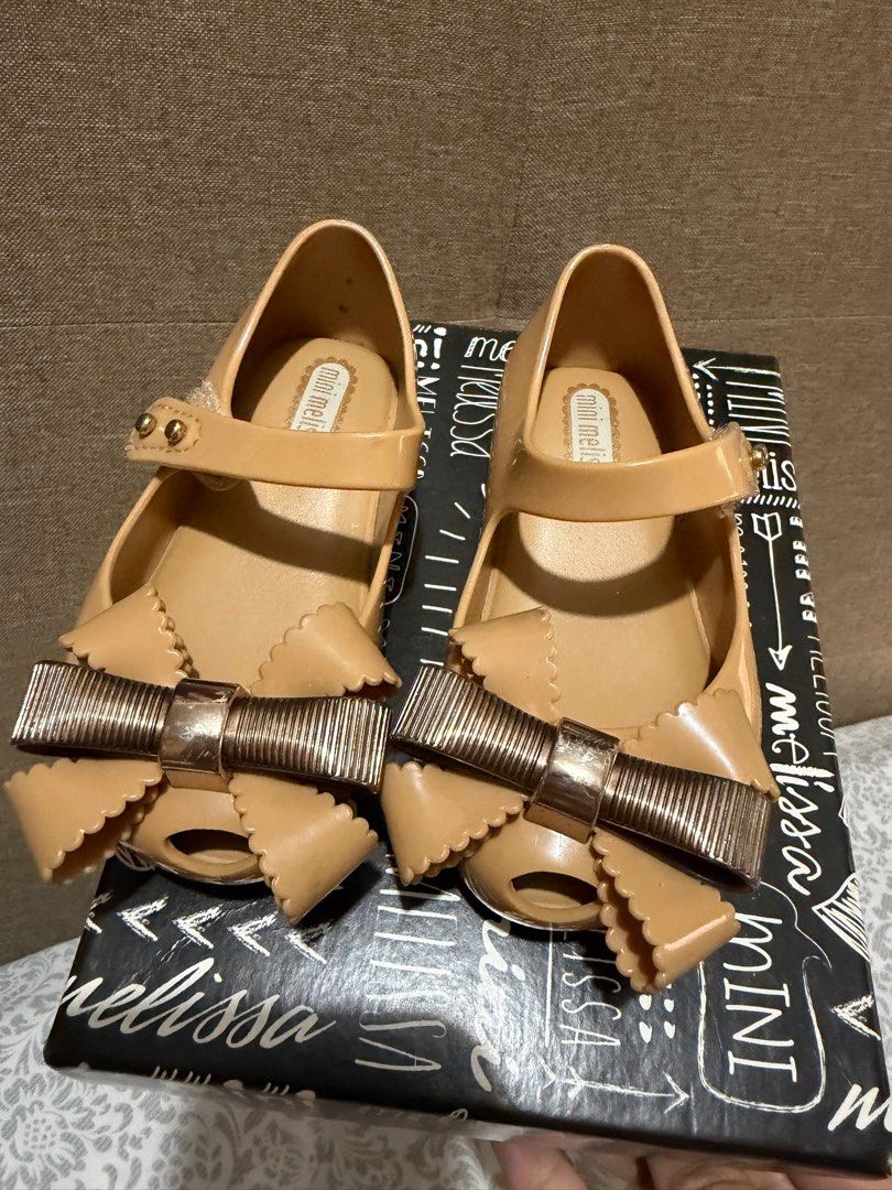 Mini Melissa Ultragirl Sweet I Beige (Category: Babies & Kids Fashion) located in Makati City. Submitted by rhen00 (Listing ID 1413247578, Image 2). Description: - Mini Melissa Ultragirl Sweet I - Color: Beige - Size: USA 6 - Adorable bow detail - Comes with original box - Made in Brazil.
