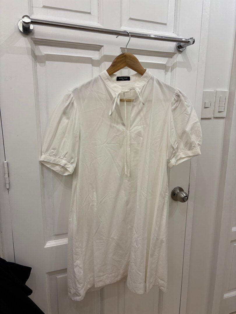 Mono Poplin White Dress (Category: Dresses) located in Mandaluyong City. Submitted by cmariesj (Listing ID 1413407436, Image 2). Description: - Poplin white mini dress - Size: S - Features: - Mandarin collar with tie - Short puff sleeves - Relaxed fit - Perfect for casual or semi-formal wear.