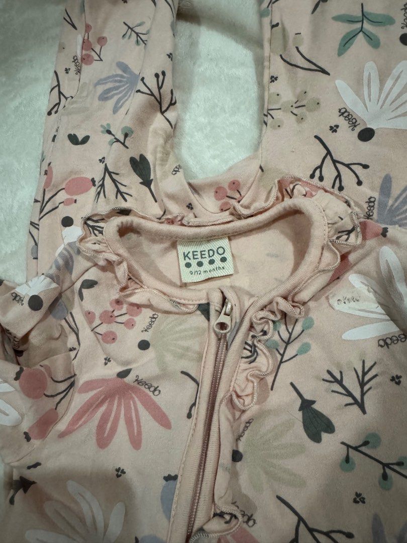 Onesie (Category: Babies & Kids Fashion) located in Manila. Submitted by brightfire-e610 (Listing ID 1413344609, Image 3). Description: Can fit from 9months up to 18months Slightly used only 250 for 3.