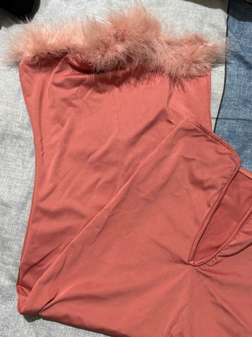 Pink Feather Trim Dress (Category: Dresses) located in Manila. Submitted by itswayne (Listing ID 1413282511, Image 2). Description: - Soft pink color - Strapless design - V-neckline - Feather trim detail - rfs: declutter - fur is light pink - really nice for simple night outs and hugs the body well !!.