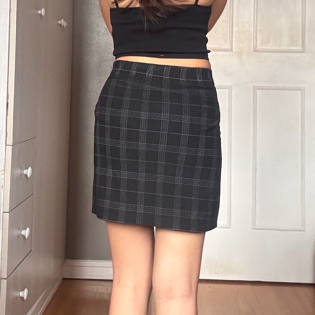 Plaid Mini Skirt with Belt (Category: Skirts) located in Quezon City. Submitted by kaeshops (Listing ID 1413364867, Image 2). Description: Decluttering my preloved clothes! PM me for more photos 🩷 items are negotiable if buying multiple items! Can do meet-ups or ship from Diliman, QC or Sampaloc, Manila - Plaid mini skirt - Straight cut - Built-in belt with silver buckle - Woven fabric - Simple and versatile design.