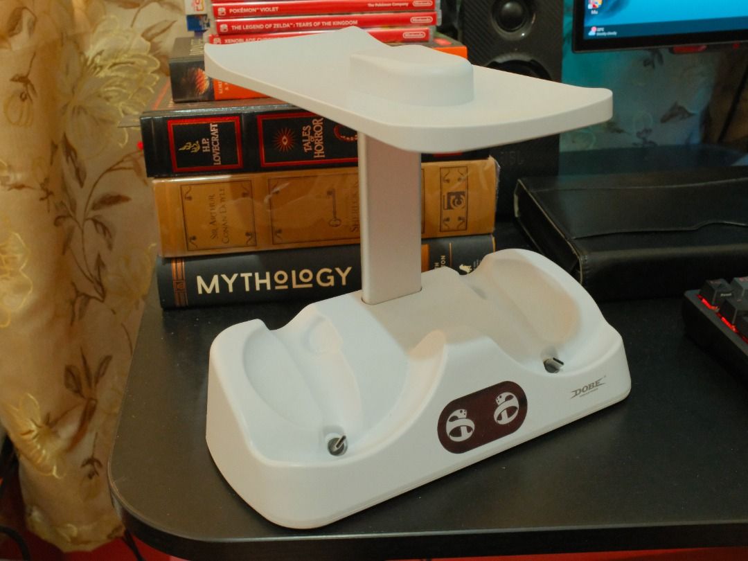 Playstation 5 PS VR2 Display Stand with Charging (Category: PlayStation) located in Makati City. Submitted by ronbelleza (Listing ID 1413273337, Image 1). Description: good as new no box.