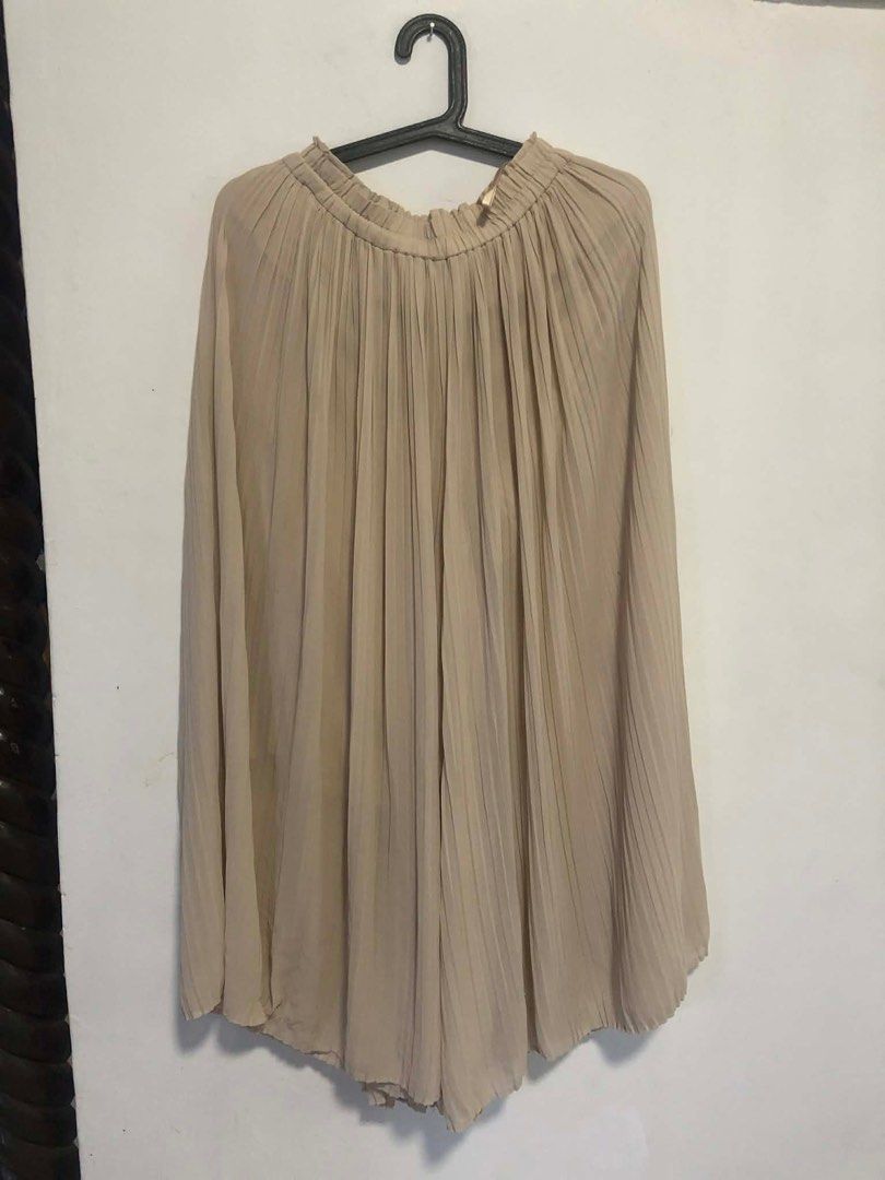 Pleated Culottes - Beige (Category: Other Bottoms) located in San Pedro. Submitted by offspaces__ (Listing ID 1413315049, Image 3). Description: - Beige pleated culottes - Elastic waistband - Length: 35 inches - Waist: 8 inches - Dress up or down - Comfortable and flowy - Perfect for a casual chic look.