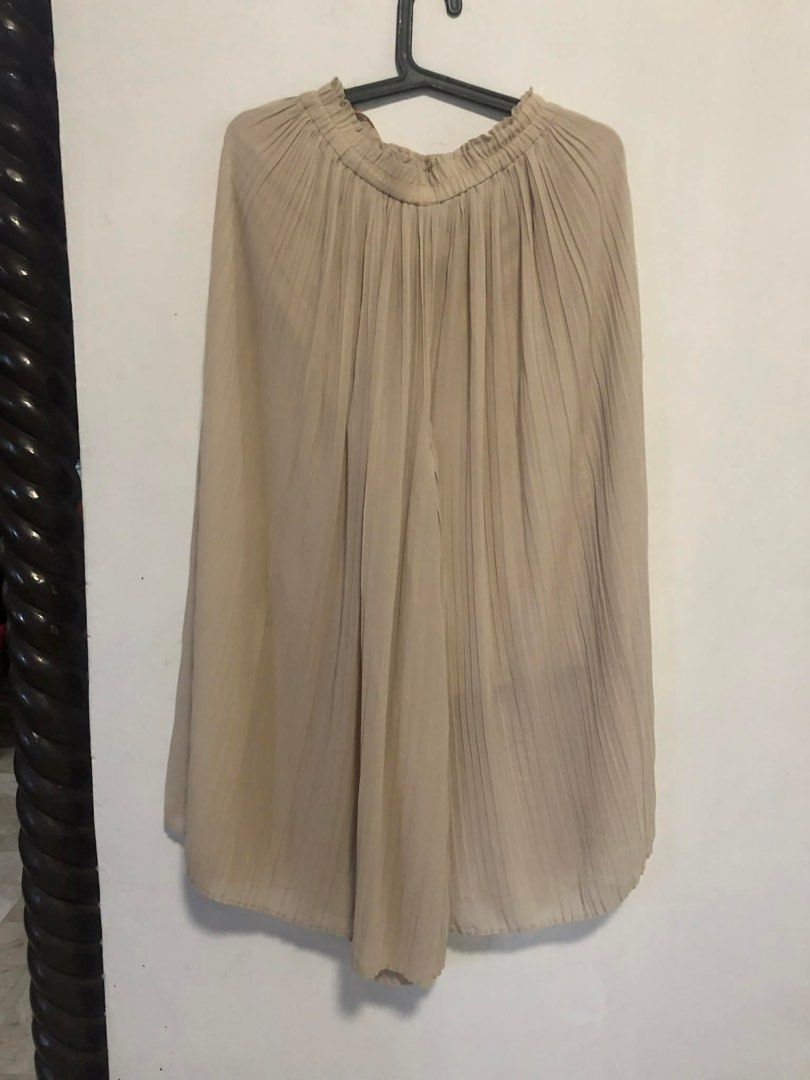 Pleated Culottes - Beige (Category: Other Bottoms) located in San Pedro. Submitted by offspaces__ (Listing ID 1413315049, Image 1). Description: - Beige pleated culottes - Elastic waistband - Length: 35 inches - Waist: 8 inches - Dress up or down - Comfortable and flowy - Perfect for a casual chic look.