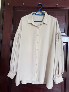 (Category: ) located in . Submitted by wardrobox (Listing ID 1413374183, Image 1). Description: .