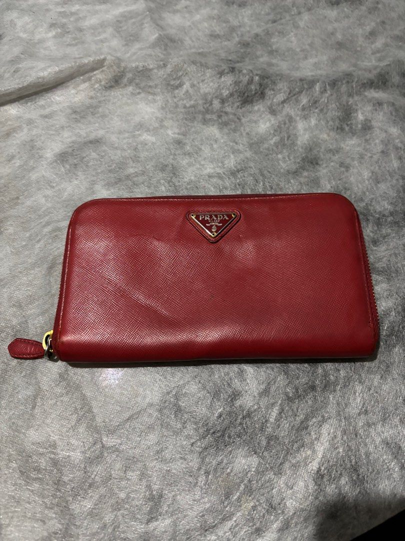 💯❣️Prada Saffiano Leather (Category: Luxury Bags & Wallets) located in Las Pinas. Submitted by jeliannaboutique (Listing ID 1413401373, Image 1). Description: Ykk zipper Made in Italy __Saffiano wallet from Prada. In very good condition, with some wear to the leather on the sides but not noticeable on the overall condition..