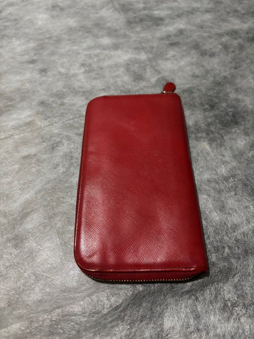 💯❣️Prada Saffiano Leather (Category: Luxury Bags & Wallets) located in Las Pinas. Submitted by jeliannaboutique (Listing ID 1413401373, Image 2). Description: Ykk zipper Made in Italy __Saffiano wallet from Prada. In very good condition, with some wear to the leather on the sides but not noticeable on the overall condition..