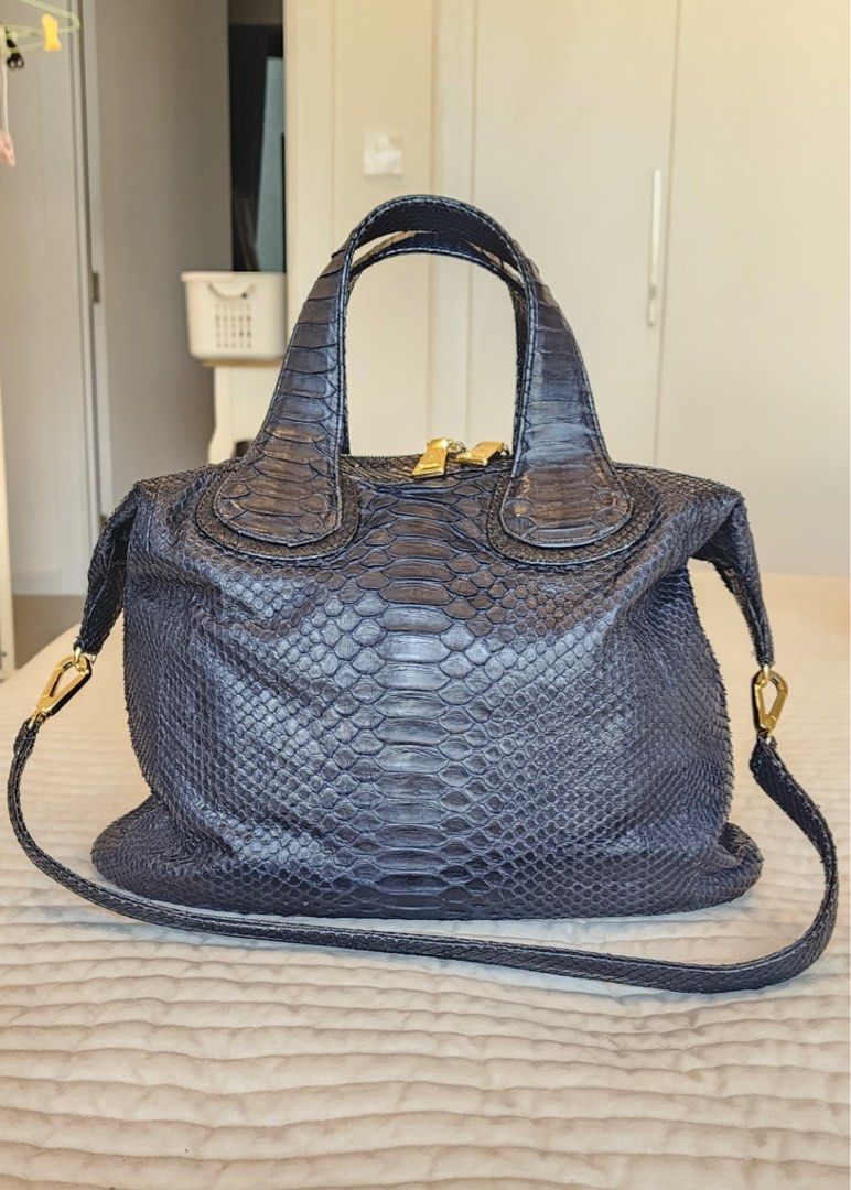 Python Leather Handbag with Shoulder Strap (Category: Shoulder Bags) located in Kuala Lumpur. Submitted by leekanfi (Listing ID 1413236241, Image 1). Description: .