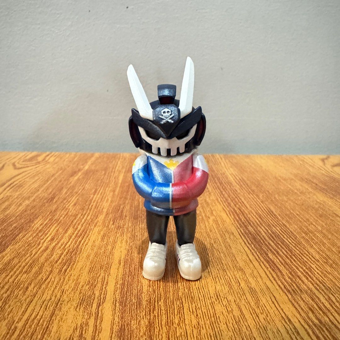 QUICCS Manila Killa Metallic Micro (Category: Figurines & Statues) located in Paranaque City. Submitted by avn_toys (Listing ID 1413371633, Image 1). Description: Micro / 3” size Minor Issue: Uneven legs but no problem with TACK IT. .