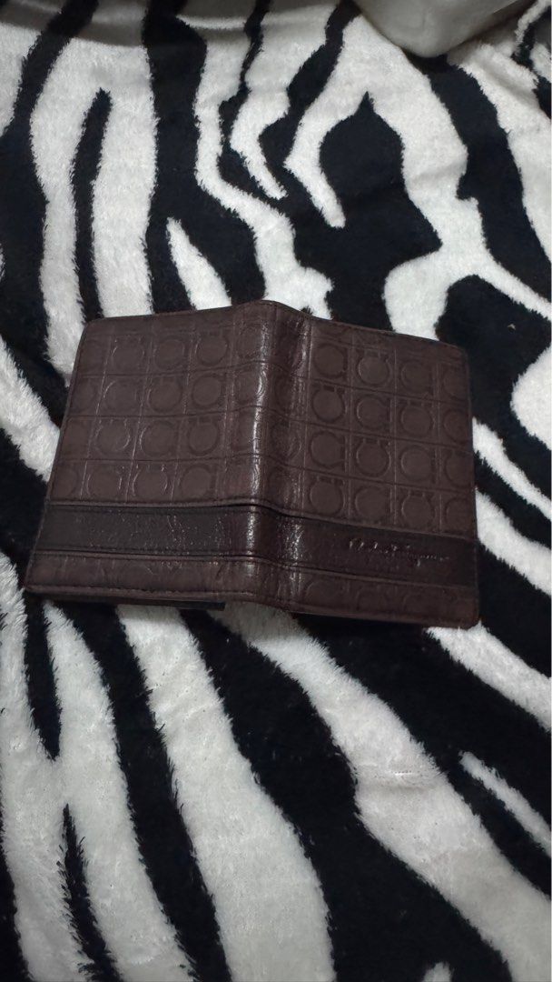 Salvatore Ferragamo Card Holder (Category: Luxury Bags & Wallets) located in Cavite. Submitted by bagmarley (Listing ID 1413354024, Image 3). Description: Salvatore Ferragamo Card Holder All leather .