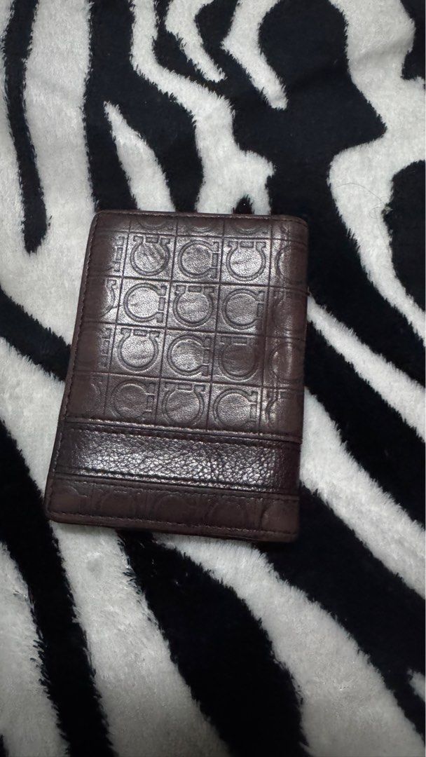 Salvatore Ferragamo Card Holder (Category: Luxury Bags & Wallets) located in Cavite. Submitted by bagmarley (Listing ID 1413354024, Image 2). Description: Salvatore Ferragamo Card Holder All leather .