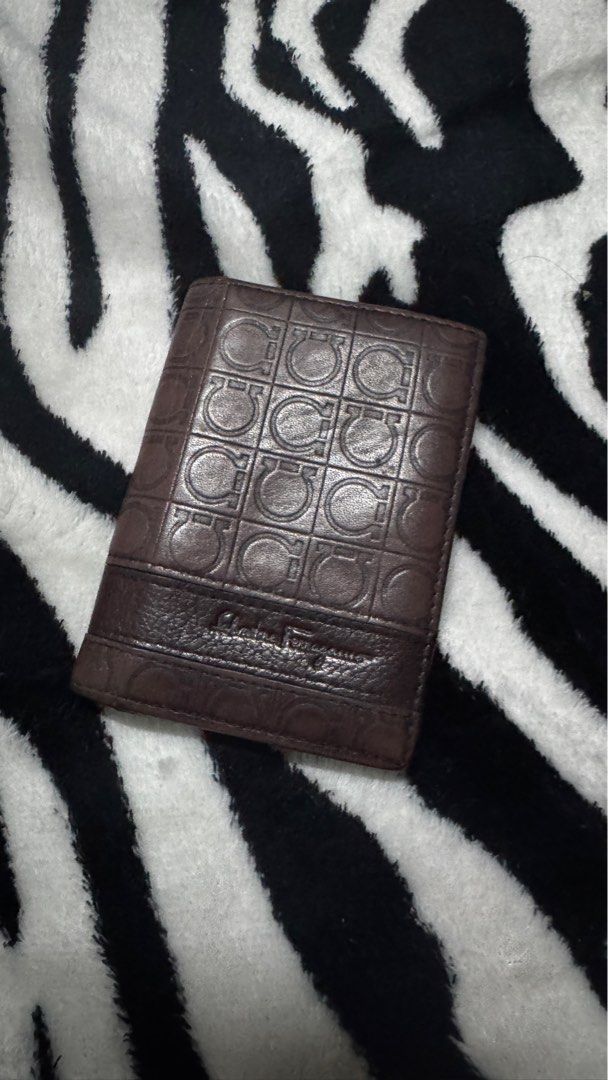 Salvatore Ferragamo Card Holder (Category: Luxury Bags & Wallets) located in Cavite. Submitted by bagmarley (Listing ID 1413354024, Image 1). Description: Salvatore Ferragamo Card Holder All leather .