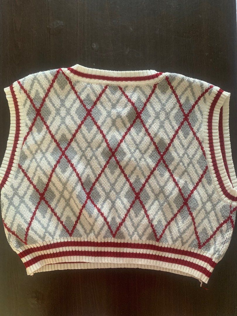 Small - Medium Korean Knitted Sweater Crop Top Brown Bear (Category: Others Tops) located in Manila. Submitted by nikillacell (Listing ID 1413276797, Image 2). Description: LP: 150 Originally bought for 500 php Note: Pictures shows slight yellow color but it's not, it's just the lighting. Payment first only! Buyer shoulders the sf price negotiable.