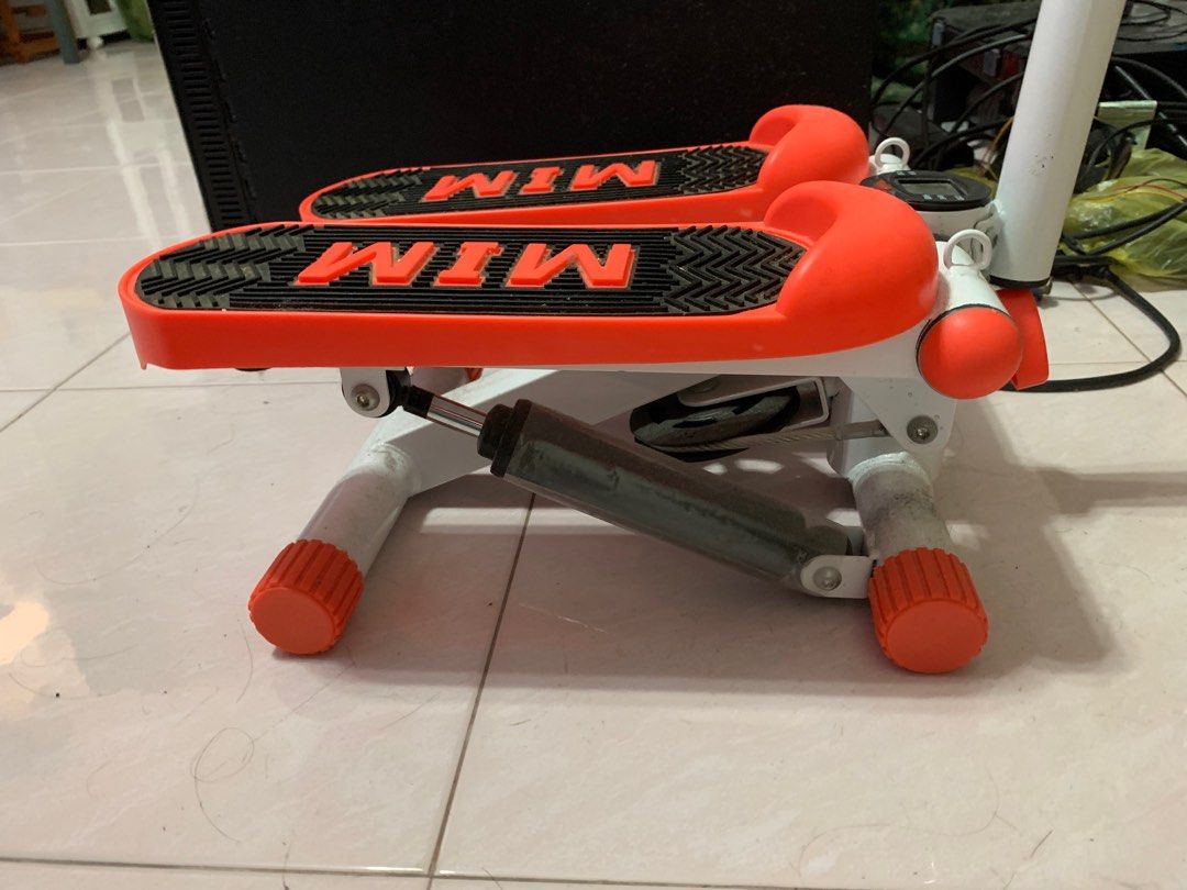 Stepper (Category: Cardio & Fitness Machines) located in Singapore. Submitted by alanz09 (Listing ID 1409909051, Image 3). Description: Stepper with removable grab bar … Self collect at Jurong West st 81 .
