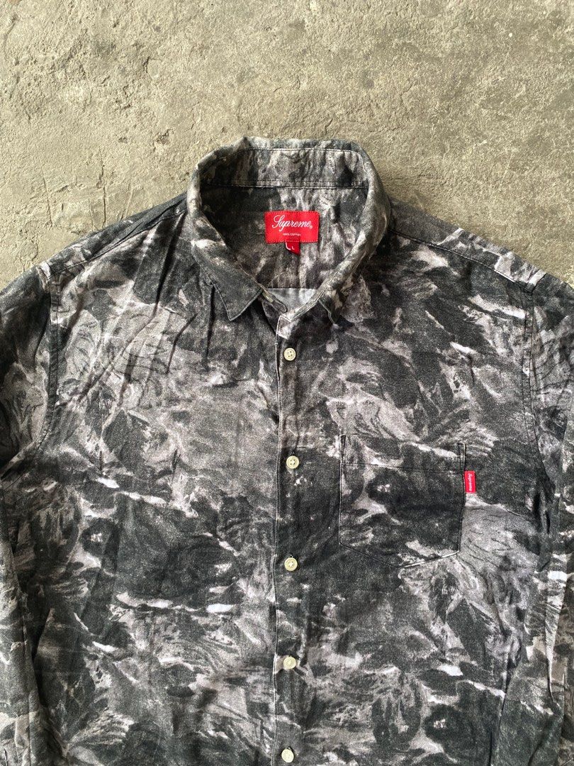 Supreme Brushed Floral Polo Longsleeve (Category: Tshirts & Polo Shirts ) located in Lipa City. Submitted by dcd1217 (Listing ID 1413404242, Image 2). Description: - Supreme Brushed Floral Polo Longsleeve - 100% cotton - Chest pocket with red Supreme tag Size L Shipped via jnt asap Message me for any concerns.