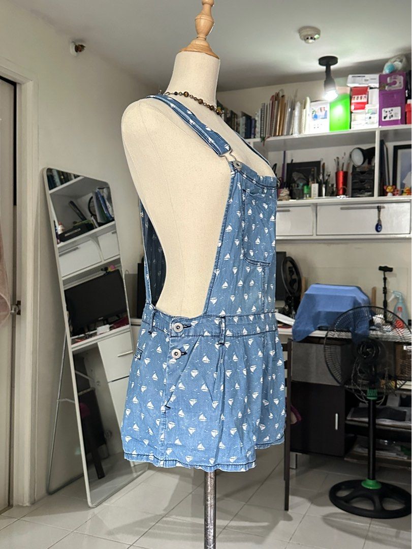 Thin Denim Blue Shorts Jumper Overalls (Category: Jumpsuits) located in Caloocan City. Submitted by 444keeps (Listing ID 1413322367, Image 2). Description: Adjustable and detachable suspenders! Super cute piece! Shorts are low waisted There are color fading in some parts (see photos) color rate: 7/10 Shorts dimes: W: 29 in L: 10 in.