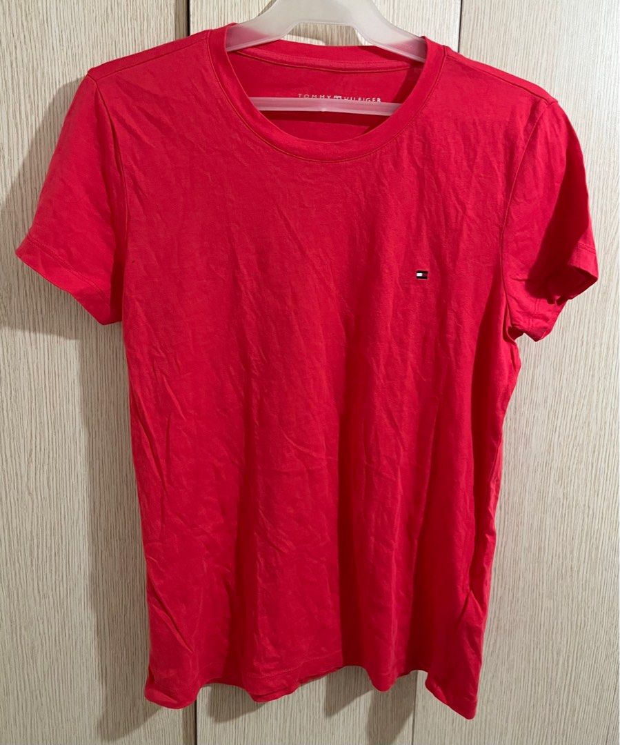 Tommy Hilfiger Plain Pink T-Shirt (Category: Shirts) located in Pasig City. Submitted by dinnerrollss (Listing ID 1413383150, Image 1). Description: Tommy Hilfiger Logo Plain Pink Shirt 📏 SIZE: Small ✔️ RFS: Decluttering ✔️ Never worn.