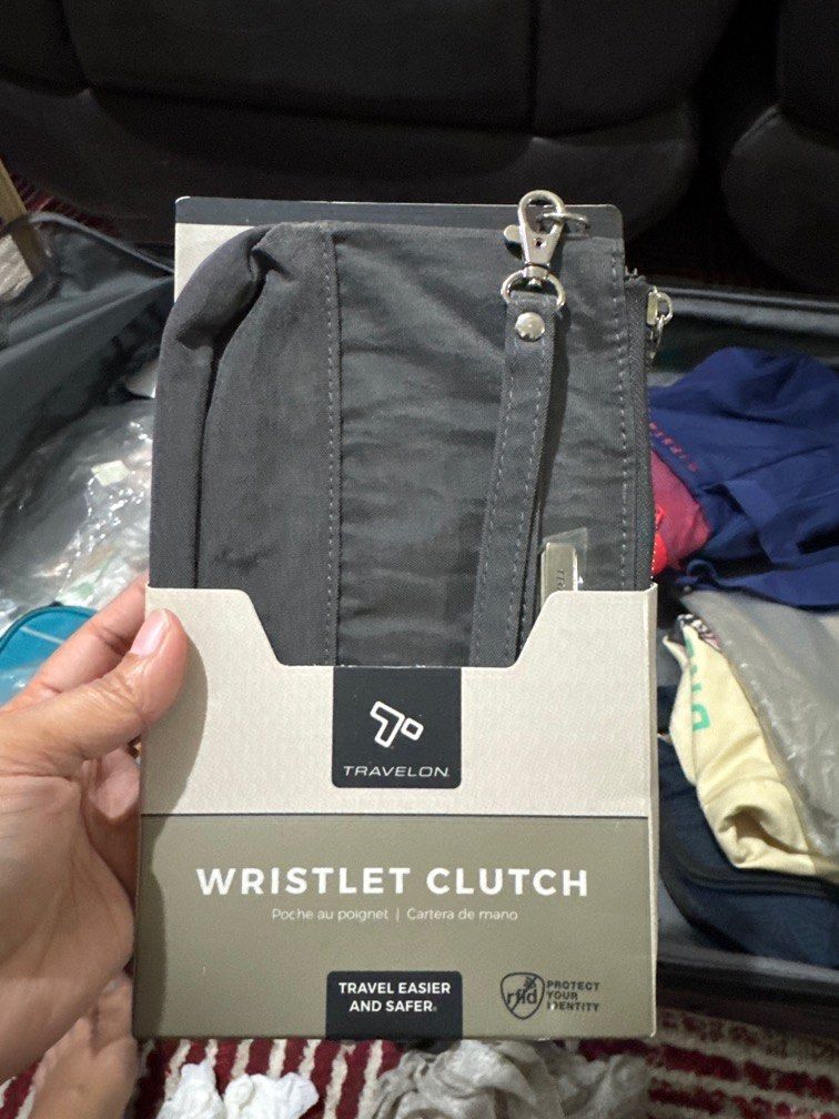 Travelon Wristlet Clutch (Category: Purses & Pouches) located in San Juan City. Submitted by idecluttersj (Listing ID 1413301841, Image 1). Description: .