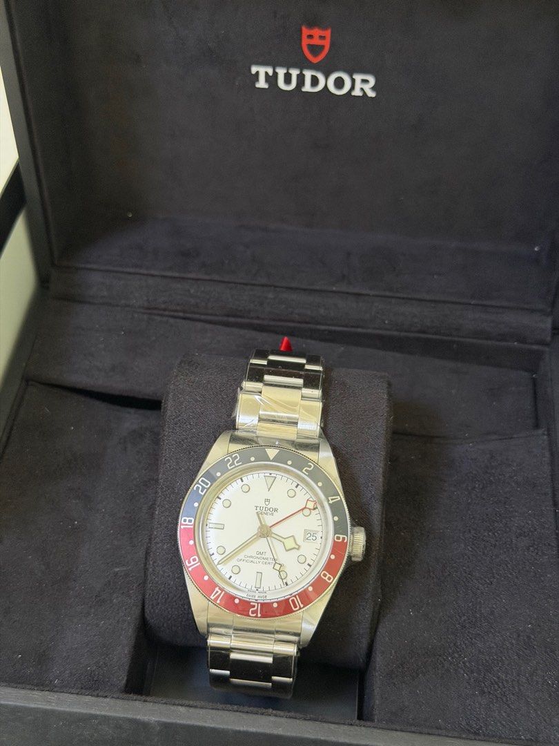 TUDOR Watch (Category: Luxury Watches) located in Quezon City. Submitted by nmimicu (Listing ID 1413225087, Image 2). Description: Tudor Black Bay GMT Pepsi White 41mm 2025 79830rb White Brand New Price 225,000 DM for inquiries Follow us on IG rhyswatch_ .