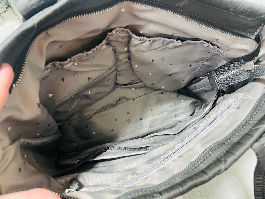 Twelvelittle Tote Bag (Category: Diaper Bags & Wetbags) located in Mandaluyong City. Submitted by clairie03 (Listing ID 1413362071, Image 2). Description: EUC-VGUC Bag only.