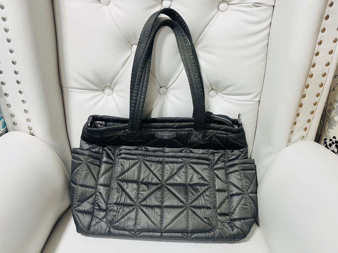 Twelvelittle Tote Bag (Category: Diaper Bags & Wetbags) located in Mandaluyong City. Submitted by clairie03 (Listing ID 1413362071, Image 1). Description: EUC-VGUC Bag only.