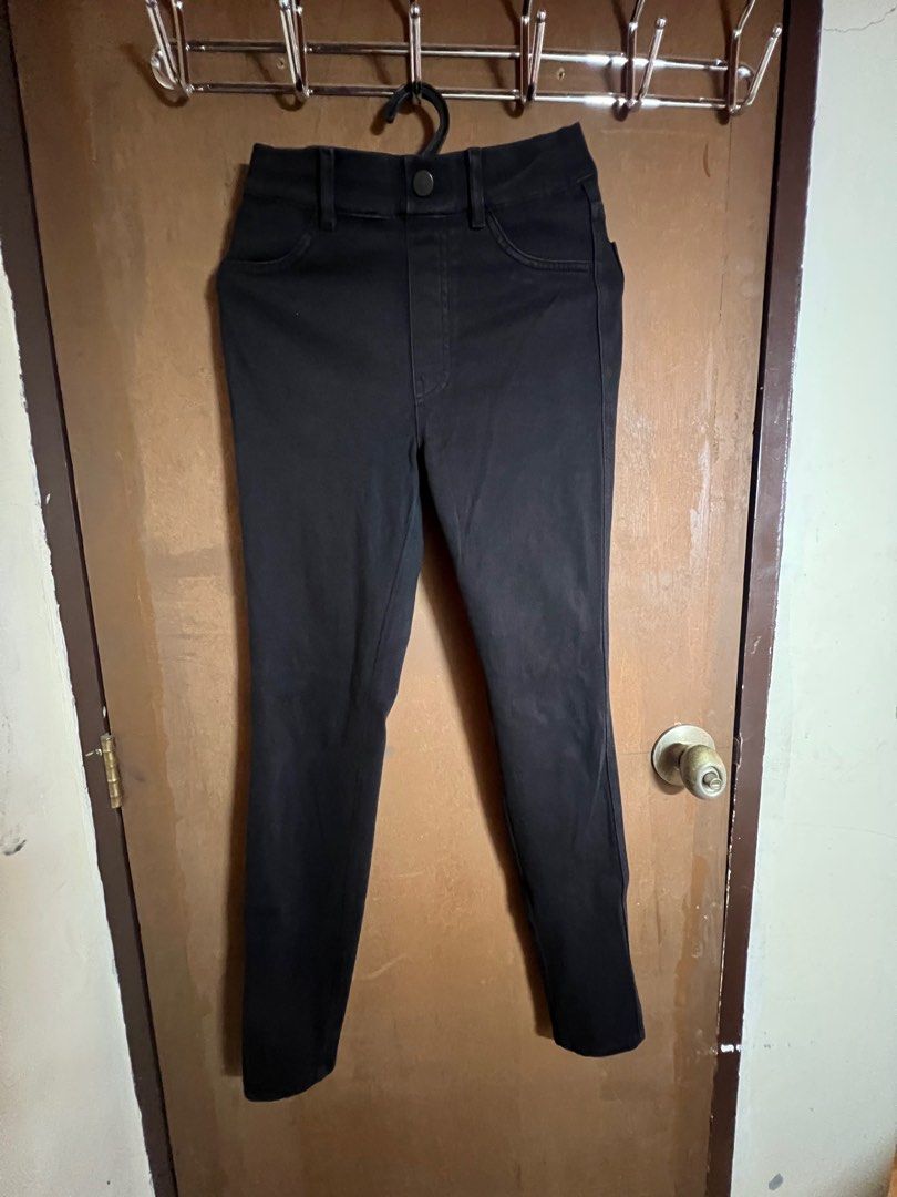 Uniqlo Black Jeans - Size S (Category: Jeans) located in Paranaque City. Submitted by chixhi (Listing ID 1413365622, Image 1). Description: - Uniqlo Black Jeans - Size: S - Color: Black - Material: Cotton, Polyester, Spandex blend -RFS: decluttering.