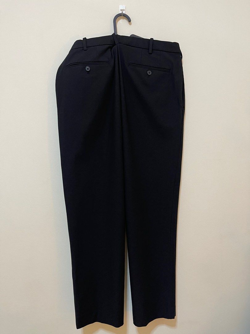 Uniqlo Black Slacks (Category: Trousers) located in San Juan City. Submitted by thriftytrippy (Listing ID 1413270124, Image 2). Description: - Uniqlo black slacks / wide smart pants - Straight leg tapered cut - Waist size: 84-92cm - no issues.