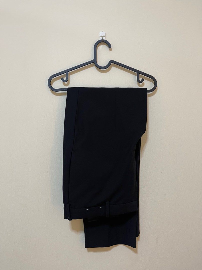 Uniqlo Black Slacks (Category: Trousers) located in San Juan City. Submitted by thriftytrippy (Listing ID 1413270124, Image 3). Description: - Uniqlo black slacks / wide smart pants - Straight leg tapered cut - Waist size: 84-92cm - no issues.