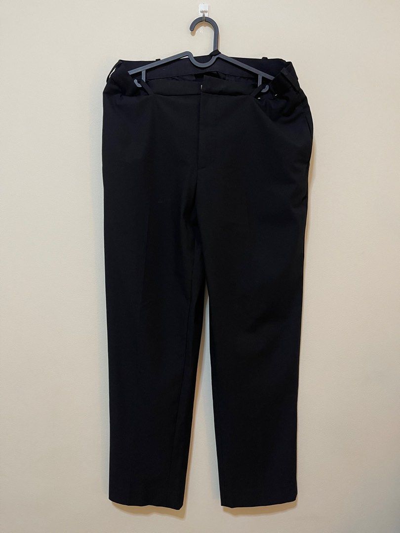 Uniqlo Black Slacks (Category: Trousers) located in San Juan City. Submitted by thriftytrippy (Listing ID 1413270124, Image 1). Description: - Uniqlo black slacks / wide smart pants - Straight leg tapered cut - Waist size: 84-92cm - no issues.
