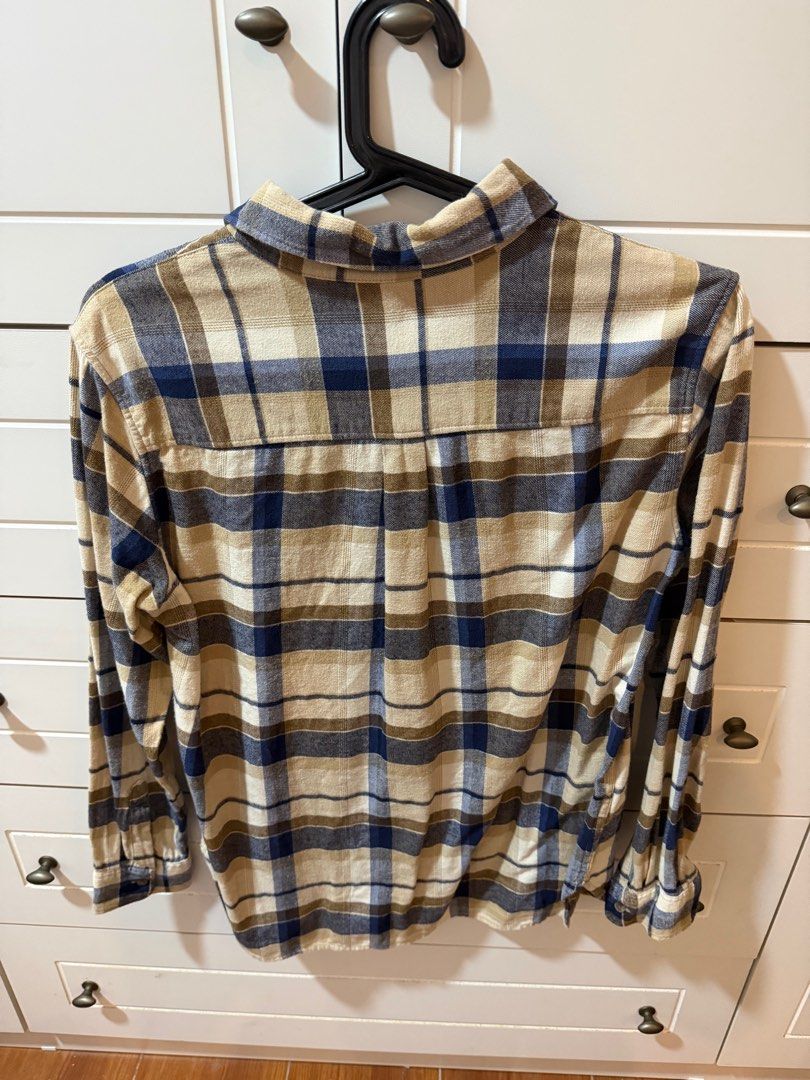 Uniqlo Flannel Shirt (Category: Longsleeves) located in Antipolo. Submitted by gelibeu_ (Listing ID 1413361705, Image 2). Description: NOTE: The color from the photo may differ from the actual item. Item is in perfect condition. You can ask for more pictures and other details! - RFS: closet cleanout 📍antipolo, quezon, or makati Payment can be done thru BDO, GCash, & Maya. (Please make a payment within a day or two!) Shipping: - GoGo Xpress (can 