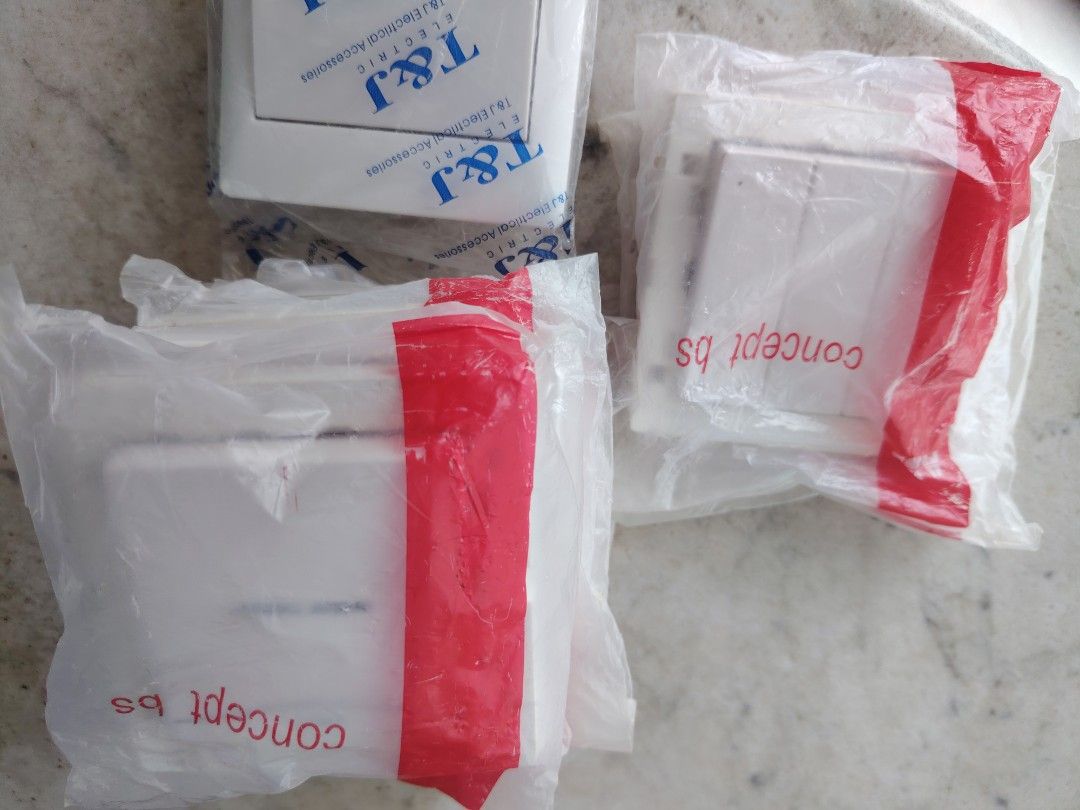 Wall switch / plug (Category: Lighting) located in Singapore. Submitted by dannytan5996 (Listing ID 1413235378, Image 1). Description: New, unopened light switches. Includes multiple units, all in original packaging. Perfect for home renovations or replacements..